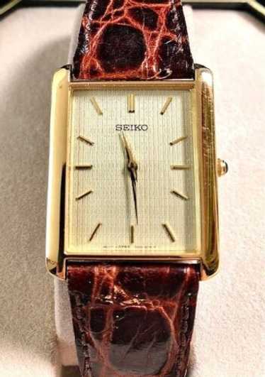 SEIKO 7N00-5C70 MENS 男性用 Seiko Quartz 7N00-5C70 - Tank - Roman Numerals - Gold - 25mm