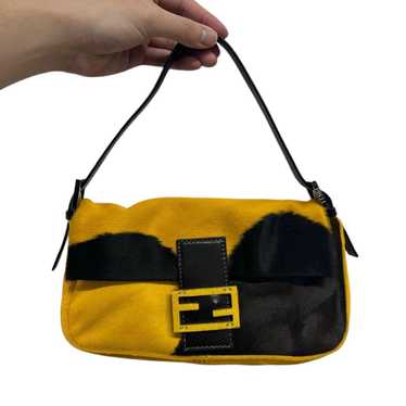 「FENDI」Yellow Black Logo Smooth Leather Fendi Bifold Wallet Black/Yellow - Vintage Lux