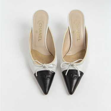 靴 Vintage Chanel CC bow heels 39 1/2 CHANEL LEATHER BOW HEELS 2022 spring summer Collection. Size