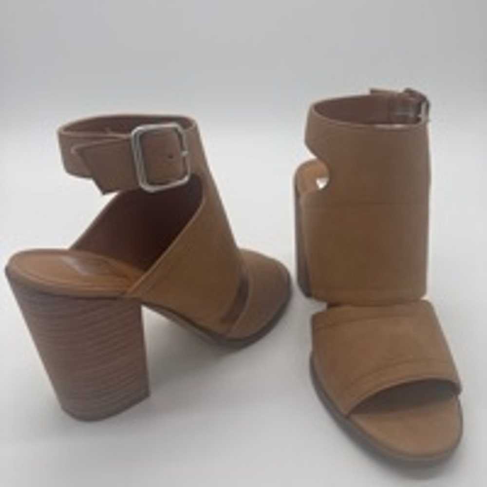 Women's DV Dolce Vita Babylon Tan Heeled Sandal Size 8