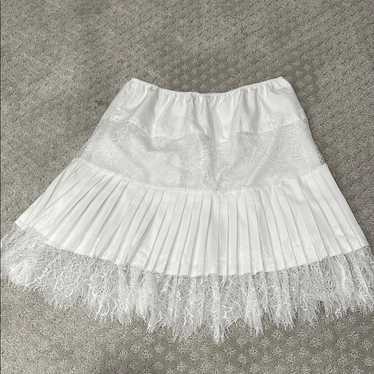 Elegant White Lace Pleated Skirt - image 1