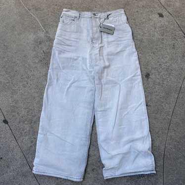 デニム・ジーパン BALENCIAGA Denim jeans White Women's Loose Fit Pants in White | Balenciaga US