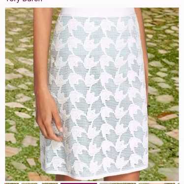 Elegant White Lace Skirt - image 1