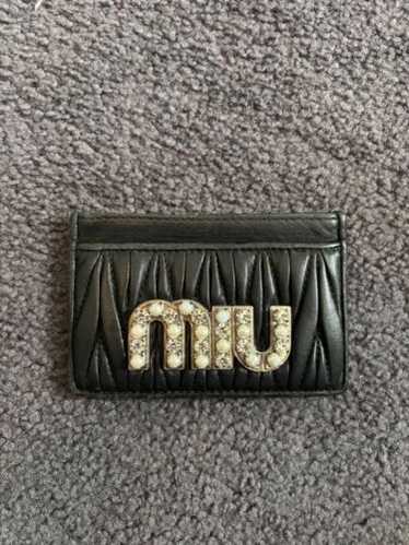 美品✨ミュウミュウ♡二つ折り財布　クリスタルリボン　シボ革　グレー　ゴールド金具 ゴールド（金色）系 MiuMiu(ミュウミュウ) 折りたたみ財布