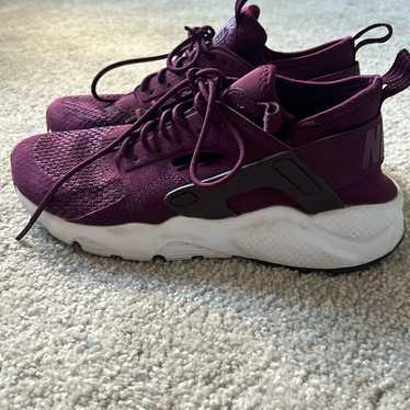 Nike Air Hurache 5.5 Y/7w - image 1