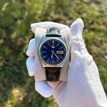 【ビンテージ】SEIKO時計 Seiko 5 Automatic Vintage Red Dial Day/Date 17 Jewels Men's