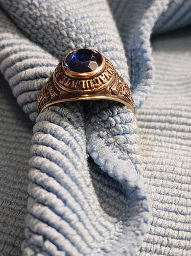 10 k class ring - Gem