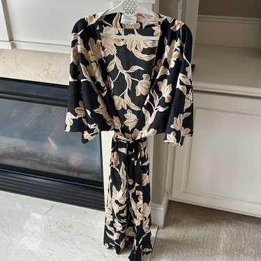 Maison Du Soir Serene Floral Black Gold Kimono Ro… - image 1