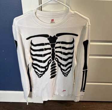 supreme skeleton tシャツ Supreme Skeleton Tee (FW23) - $48