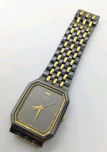 Seiko 5p31 5e00 quartz - Gem