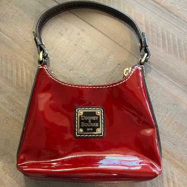 dooney&BOURKEのミニショルダーバッグ レッド dooney&BOURKEのミニショルダーバッグ レッド