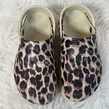 Crocs Women’s Size 8 Leopard Pattern Platform Clo… - image 1