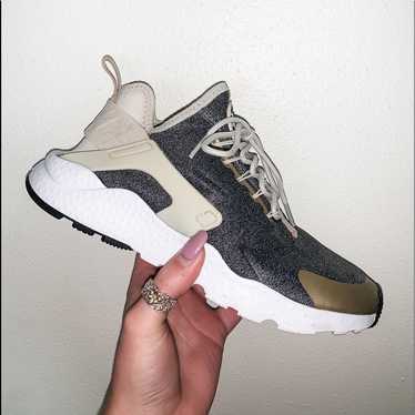 Nike Air Hurache - image 1