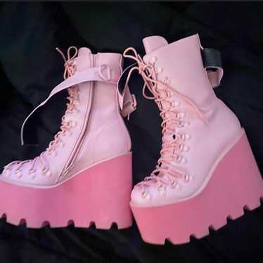 Bubblegum traitor boots - Gem