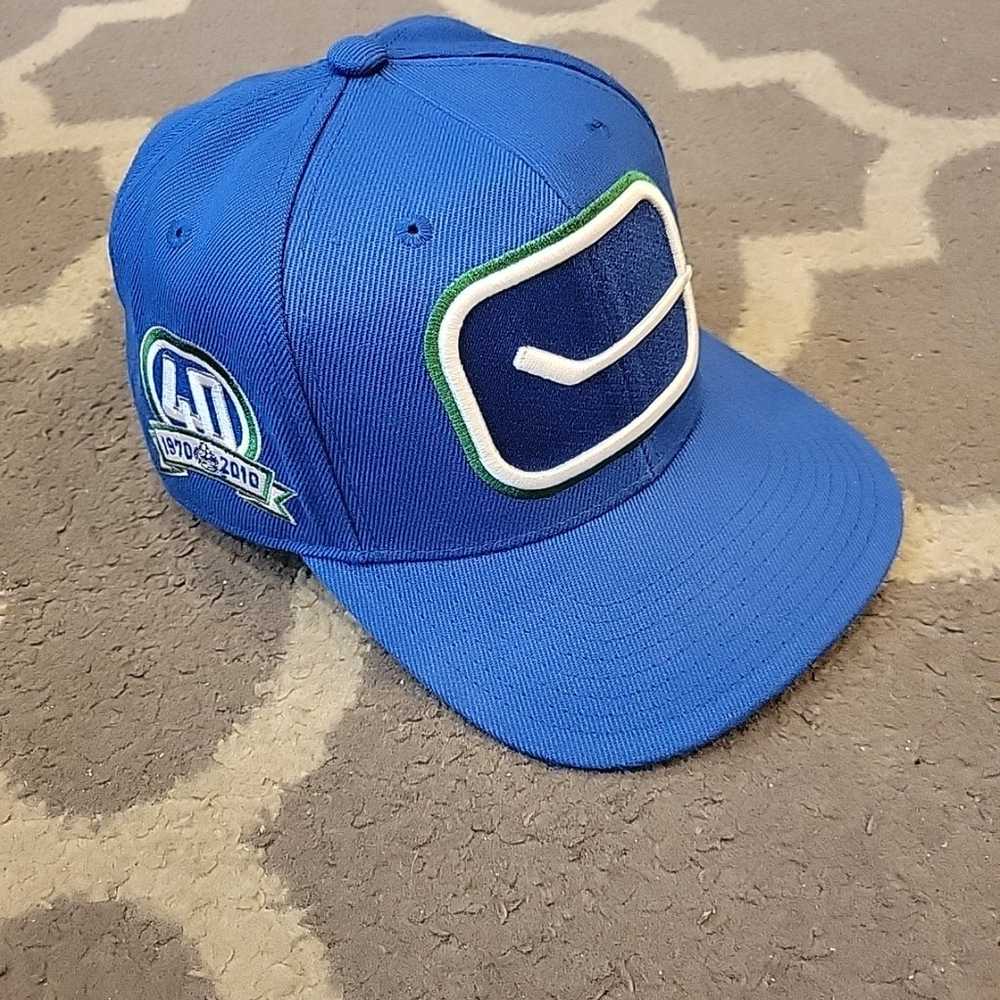 NHL Vancouver Canucks Vintage Fitted 7 1/4 Blue Hockey Mitchell & Ness Hat