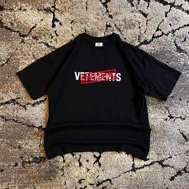 【関税込み】VETEMENTS パープル Flying Unicorn Tシャツ VETEMENTS Purple Flying Unicorn T-Shirt | REVERSIBLE