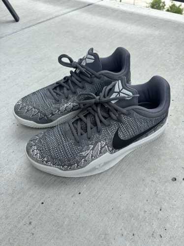 シューズ(男性用) NIKE MAMBA RAGE DARK GREY PURE PLATINUM Nike Mamba Rage Dark Grey Pure Platinum Men's - 908972-011 - US
