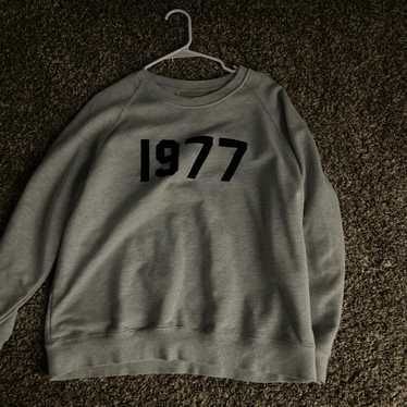 トップス Essentials 1977 Crewneck / Iron / M ESSENTIALS 1977 IRON SWEATSHIRT – Dawntown
