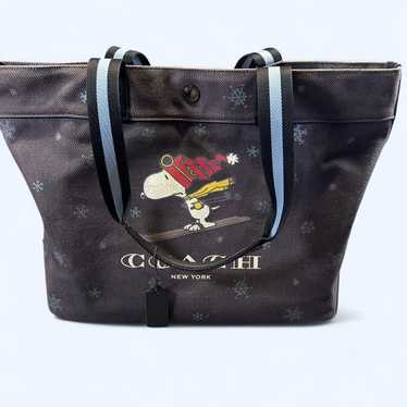新作 Coach X Peanuts A4収納可 シティ トート・パッチ CBJ91 すぐ届く COACH x スヌーピー シティ トート スヌーピーパッチ
