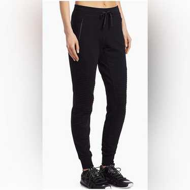 lululemon - 新品！alo yoga URBAN MOTO SWEAT PANT alo Urban Moto Sweatpant in Black | REVOLVE