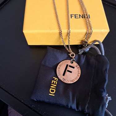 【激安通販 オンラインショップ】日用品 Fendi Gem - initial charm アクセサリー