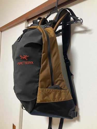 希少 アークテリクス × BEAMS ARRO22 brown crazy Arc'Teryx x Beams Arro 22 Backpack Orange Navy Crazy Pattern