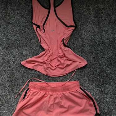 Alo Yoga アロソフトリブリベレーションタンク　ピンク Alo Yoga Tops – Yoga Republik