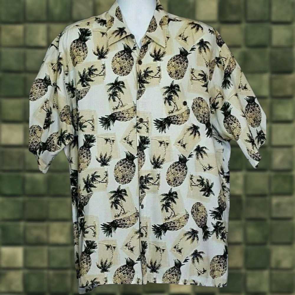Vintage Munsingwear Men's Camp Shirt XLT Button Front Hawaiian Short Sleeve Pineapples