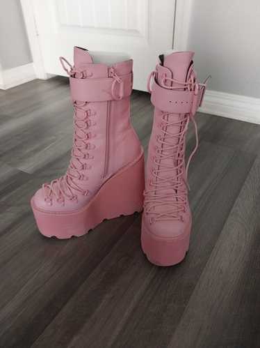 Bubblegum traitor boots - Gem