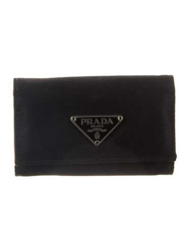 PRADA ウォレットキーチェーン チョーカートライアングルプレート ブラック Black Saffiano leather key ring | PRADA