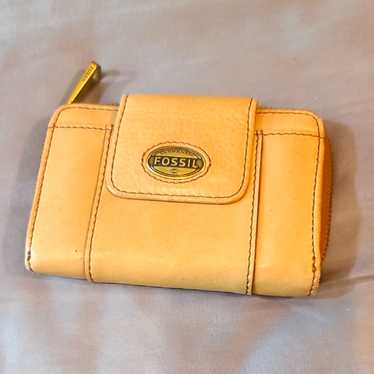 Fossil Tan Wallet With Metallic Emblem And Smooth… - image 1