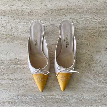 靴 Vintage Chanel Bow CC Mules Chanel Vintage Black Pointed Toe Bow Mules – Amarcord