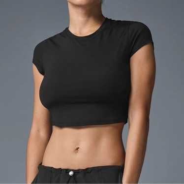 Alosoft Crop Finesse Short Sleeve - Black | Alo Yoga