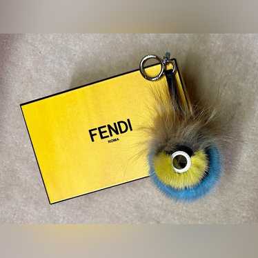 【FENDI】モンスター バグス チャーム イエロー × ゴールド ふわふわ 即発 FENDI モンスター ファー バッグチャーム キーホルダー 黄
