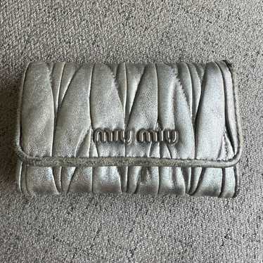 【関税&送料込】Miu Miu Grey Suede Keyring miu 【LaGアウトレット】miumiu ミュウミュウ キーリング Logo
