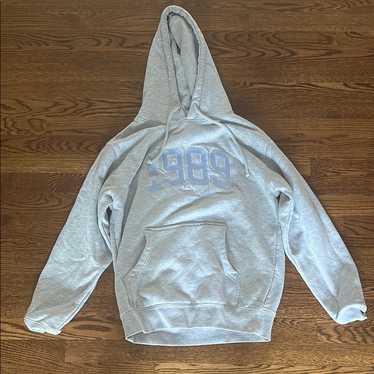 ミュージシャン Official Taylor Swift 1989TV Gray Hoodie From The Vault Photo 1989 (Taylor's Version) Gray Hoodie