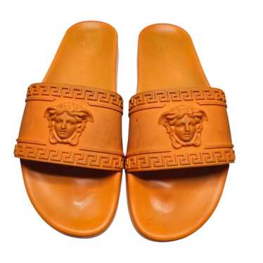 サンダル VERSACE Men Sandals Orange 10184961A13176 1RC10 VERSACE: Sandals men - Orange | Versace sandals