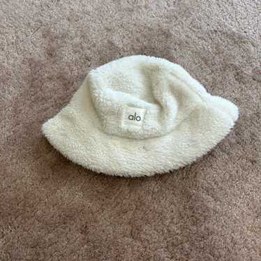 【ALO Yoga】Good Shade Puffer Bucket Hat ユニセックス Good Shade Puffer Bucket Hat - White | ALO