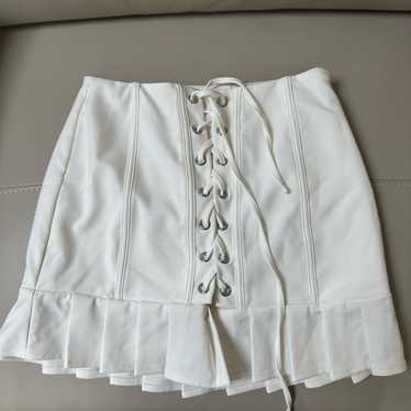 Elegant White Lace-Up Skirt - image 1