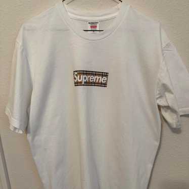 Tシャツ・カットソー Supreme Burberry Box Logo Tee SS22 Week 3 Supreme SS22 Week 3 x Burberry Box Logo Tee SUP-SS22-127
