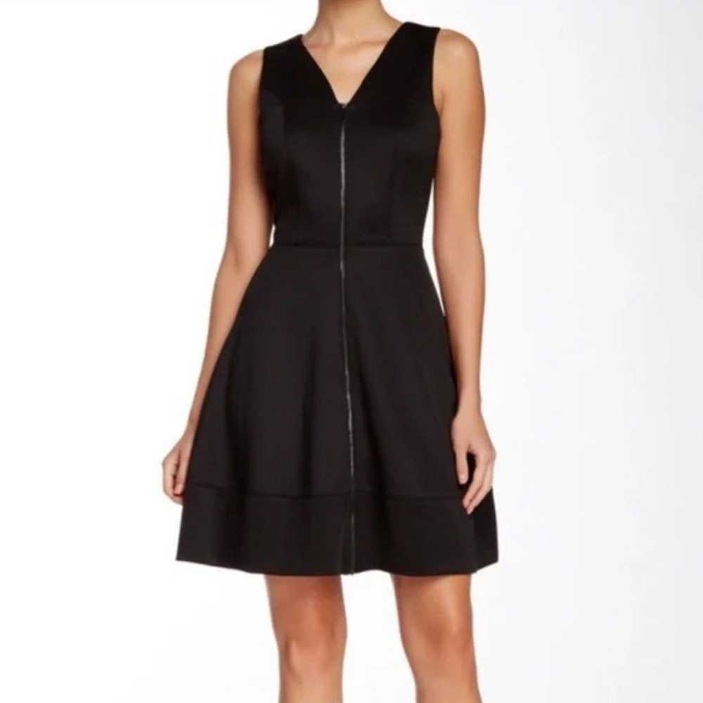 VINCE CAMUTO Black Front Zipper V-Neck Scuba Fit & Flare Dress Size 6 | EUC