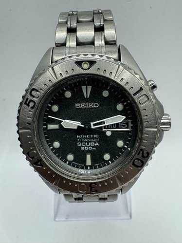 kankandondon　SEIKO KINETIC TITANIUM Lot - A gentleman's Seiko Kinetic wristwatch