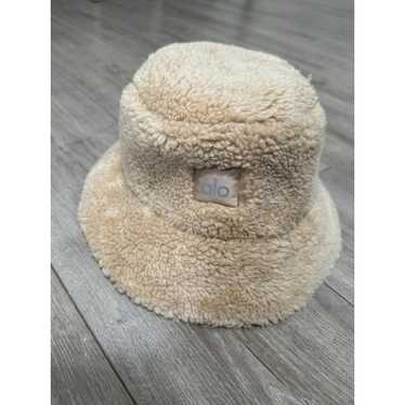 Foxy Sherpa Bucket Hat - Ivory | Alo Yoga