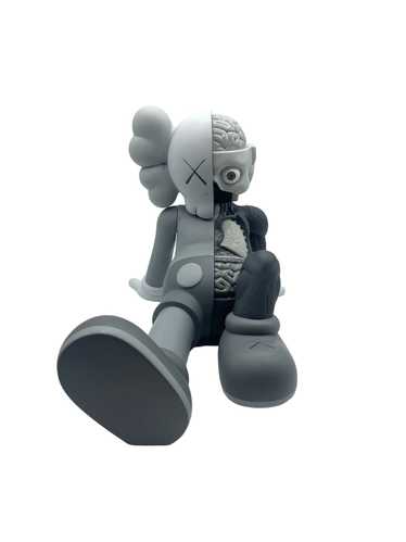 Kaws figure grey - Gem