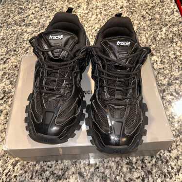 BALENCIAGA トレイルスニーカー ブラック すぐ届く♪BALENCIAGA*TRACKスニーカーかっこいい♪黒×ベージュ