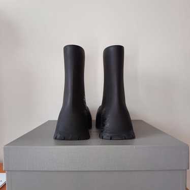 ショートブーツ・ブーティ BALENCIAGA Trooper Rubb Ankle Boots - Balenciaga - Black Balenciaga Trooper Rubber Low Boots | Black | FARFETCH