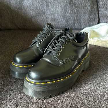 最終値下げ Dr. Martens Addina UK3 ブラック シューズ Addina Flower Buckle Leather Platform Shoes in Black Milled
