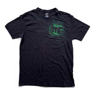 ドスペ　00s Vintage Oakley T-Shirt 3D Print 00s Vintage Oakley T-Shirt 3D Print - StreetStyler