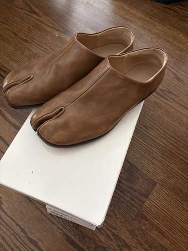 MaisonMargiela【関税送料込】Tabi レザーフラットシューズ 10mm MAISON MARGIELA Tabi メタリックレザー バレエシューズ | NET-A