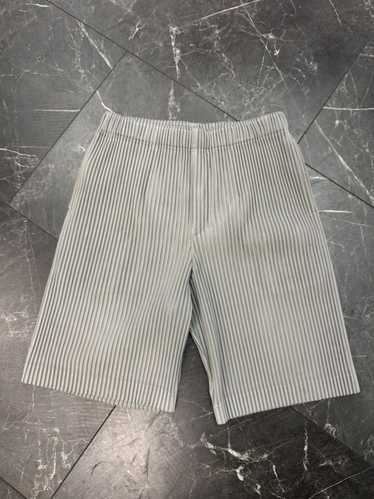ショートパンツ ISSEY MIYAKE Women Shorts  Burmudas IM46FF55602 WHITE Issey Miyake Shorts for Women | Online Sale up to 75% off | Lyst